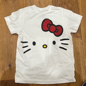 New hello kitty T-shirt in size M